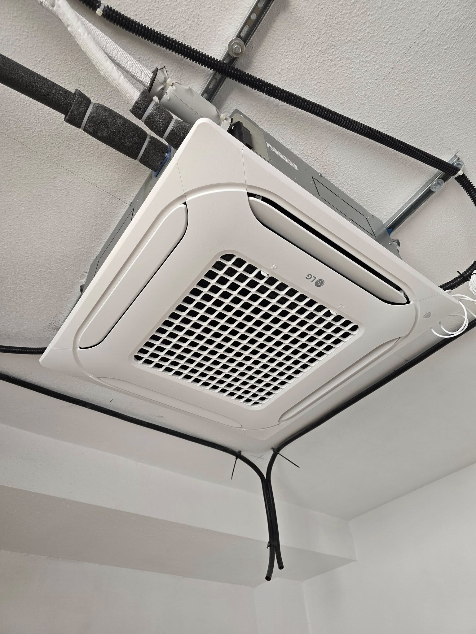 Multi-Stage Air Conditioning Installation – Costa Blanca
