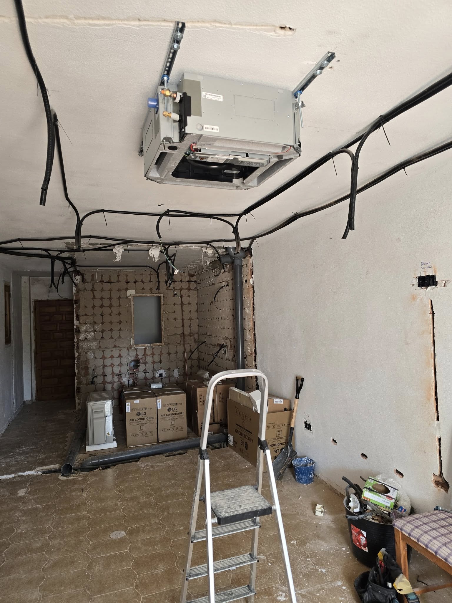 Multi-Stage Air Conditioning Installation – Costa Blanca