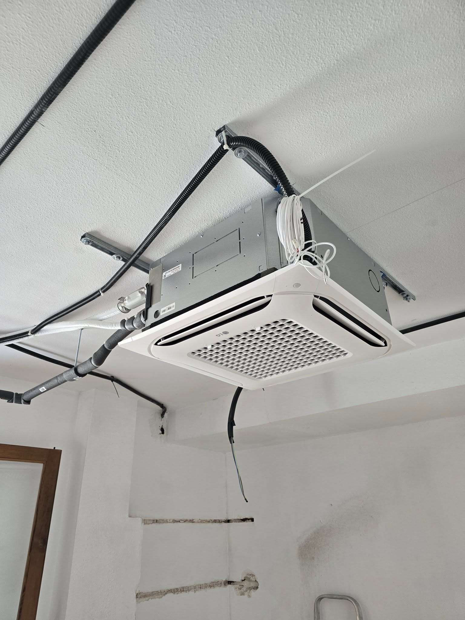 Multi-Stage Air Conditioning Installation – Costa Blanca